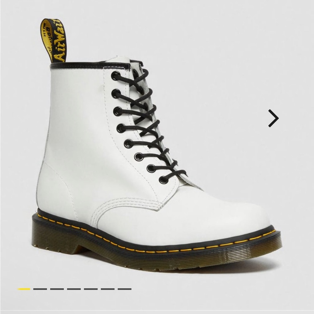 DOC MARTEN 1460 WOMEN'S SMOOTH LEATHER LACE UP BOOTS Size 9, Color: White